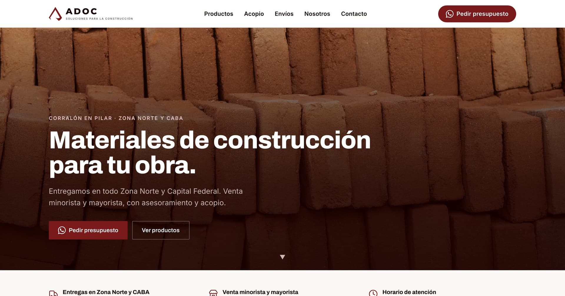 Pantalla principal del sitio de ADOC Materiales: sobre una foto de ladrillos apilados, el título «Materiales de construcción para tu obra» y los botones de pedir presupuesto y ver productos.